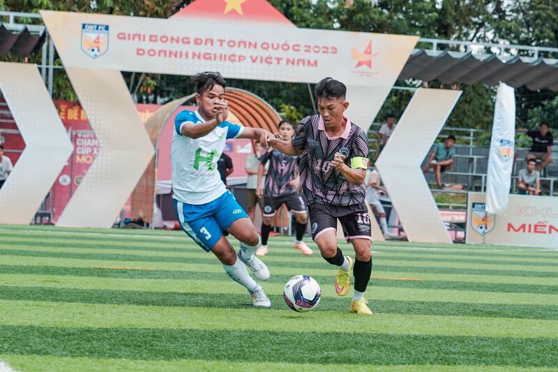 Cầu thủ cần quan sát để cướp bóng từ đối thủ