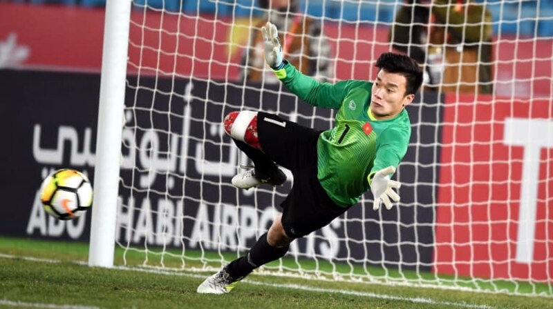 Học làm thủ môn bạn sẽ được thực hiện kỹ thuật bảo vệ khung thành