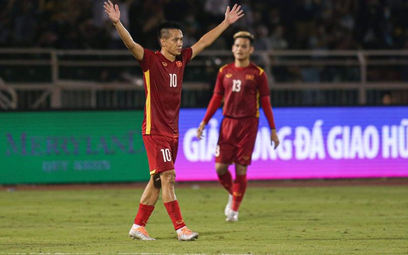 Tiền đạo cánh đóng vai trò quan trọng trong mỗi trận đấu 